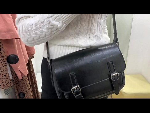❤️ Masturbazione pubblica della giovane cagna FeralBerry con un dildo nel camerino ❤❌ Porno al it.tradeis.top ❤️